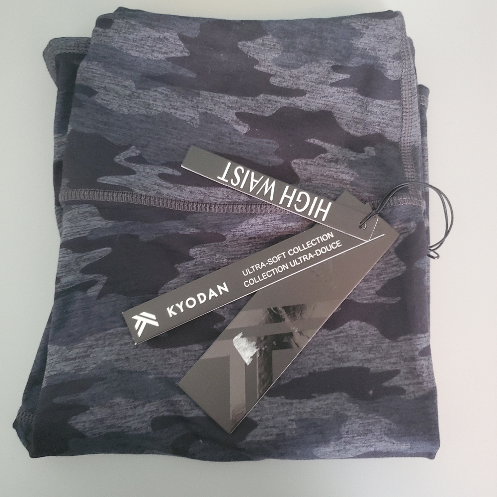 Women's Sz Med Kyodan Black Camo High Waist Shorts